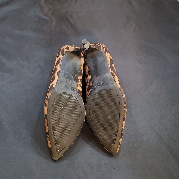 A.NEW DAY ANIMAL PRINT POINTED TOE PUMP - Picture 10 of 16